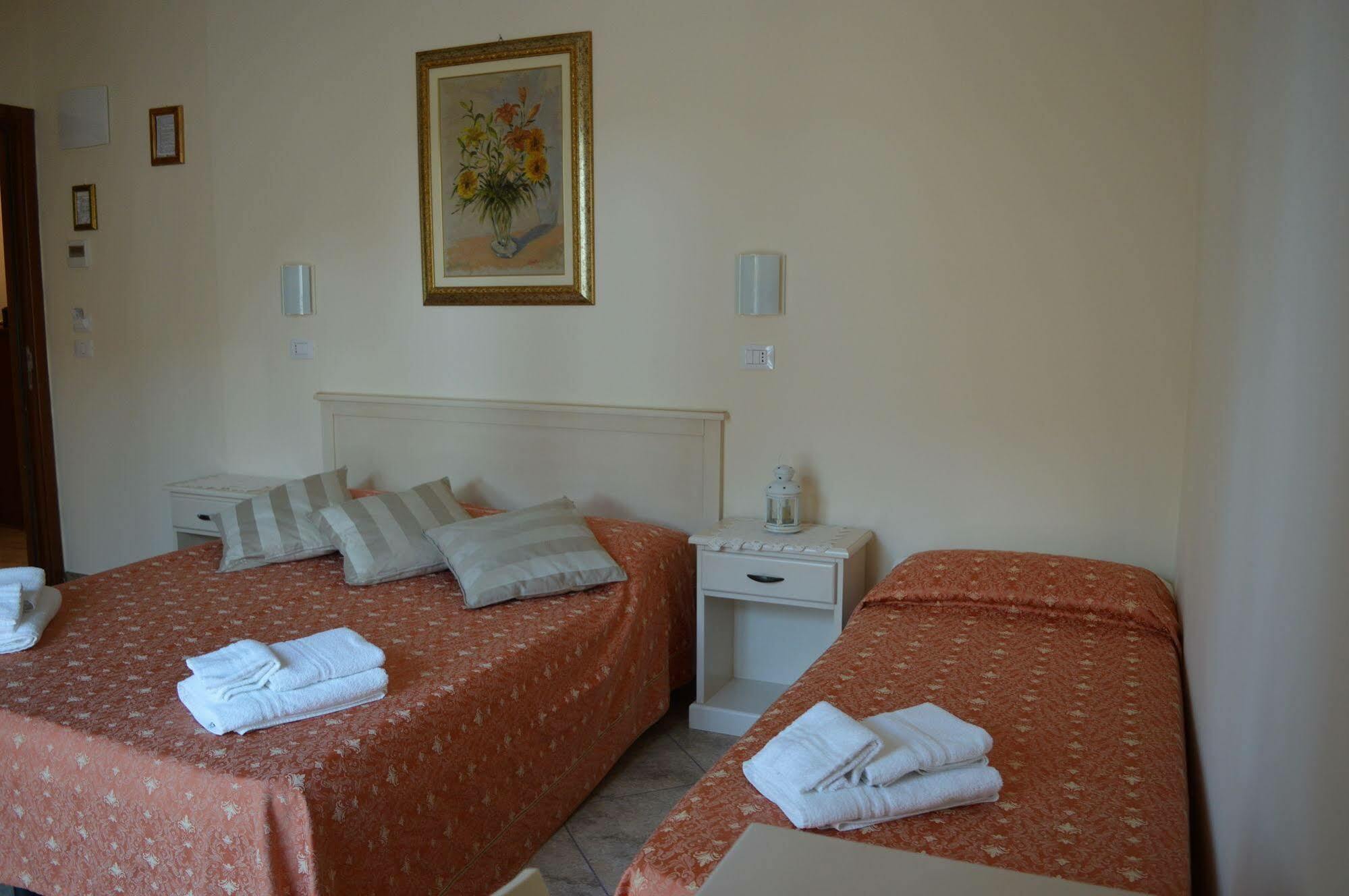 Hotel Franca ミラノ・マリッティマ エクステリア 写真