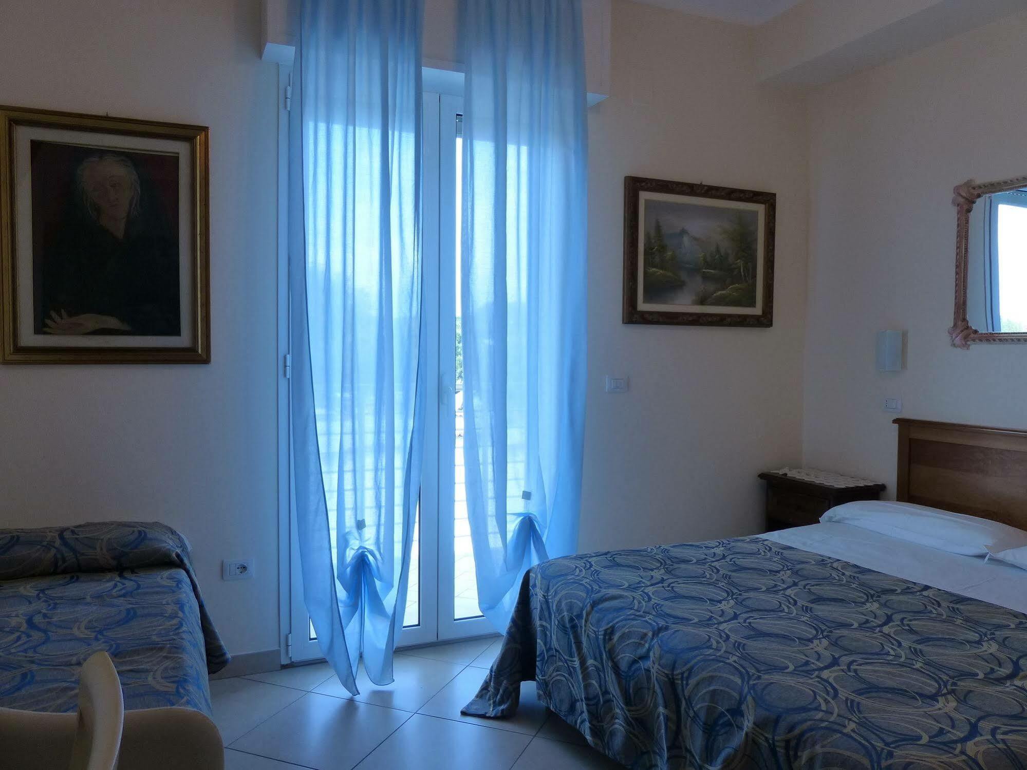 Hotel Franca ミラノ・マリッティマ エクステリア 写真
