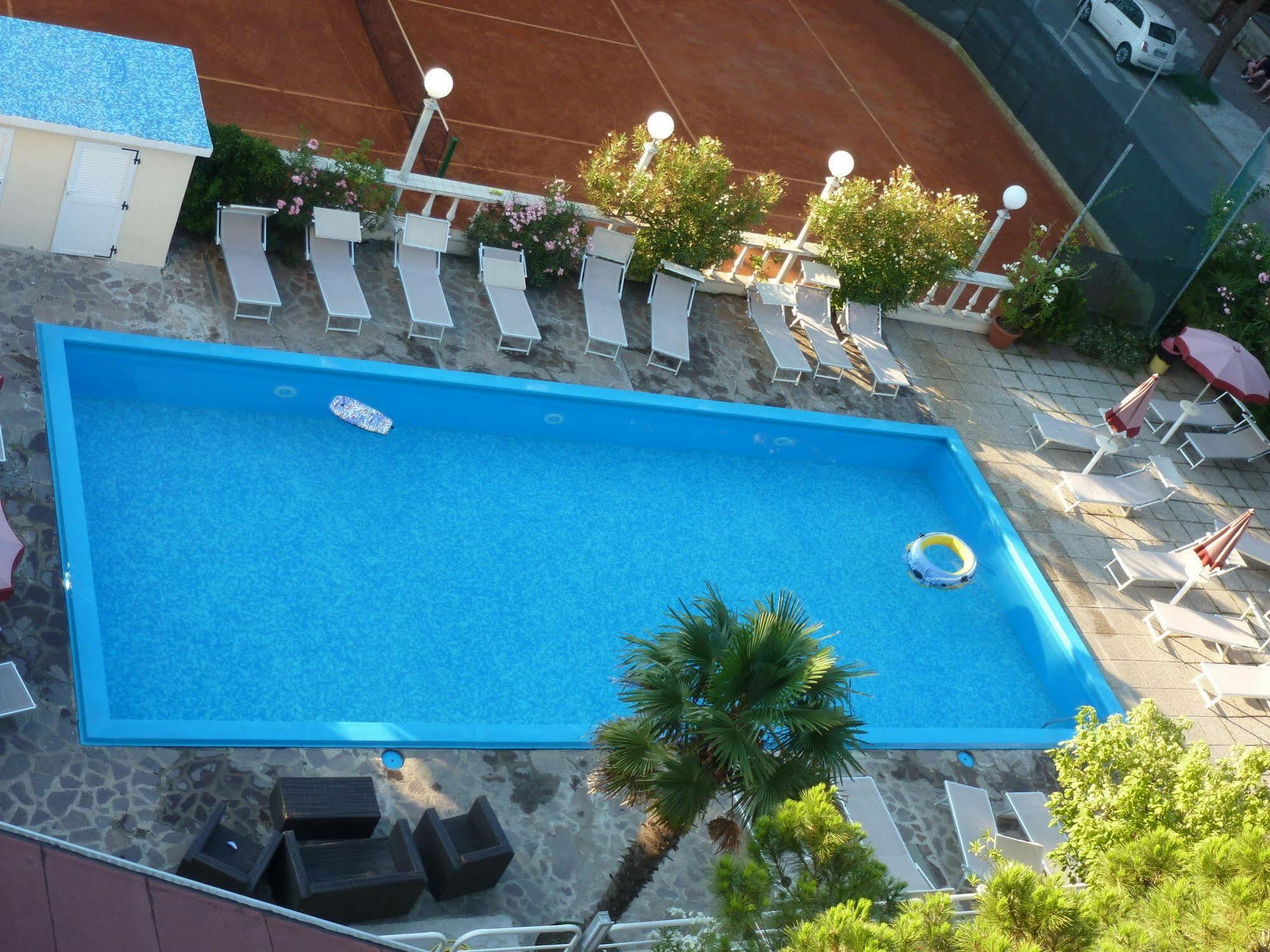 Hotel Franca ミラノ・マリッティマ エクステリア 写真
